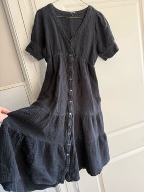 Madewell Black Button-Front V-Neck Tiered Midi Dress